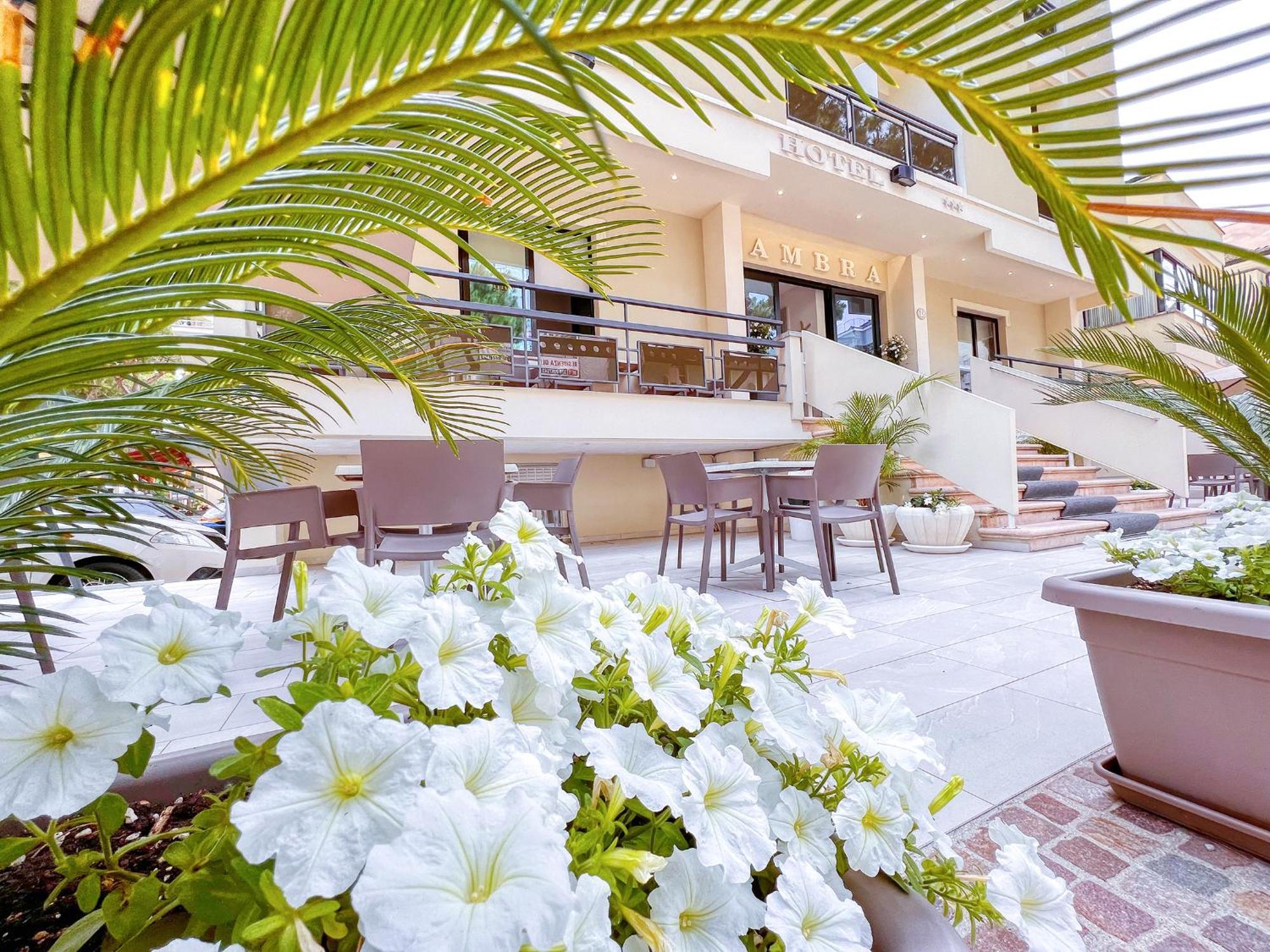 Ambra Hotel Cattolica Esterno foto