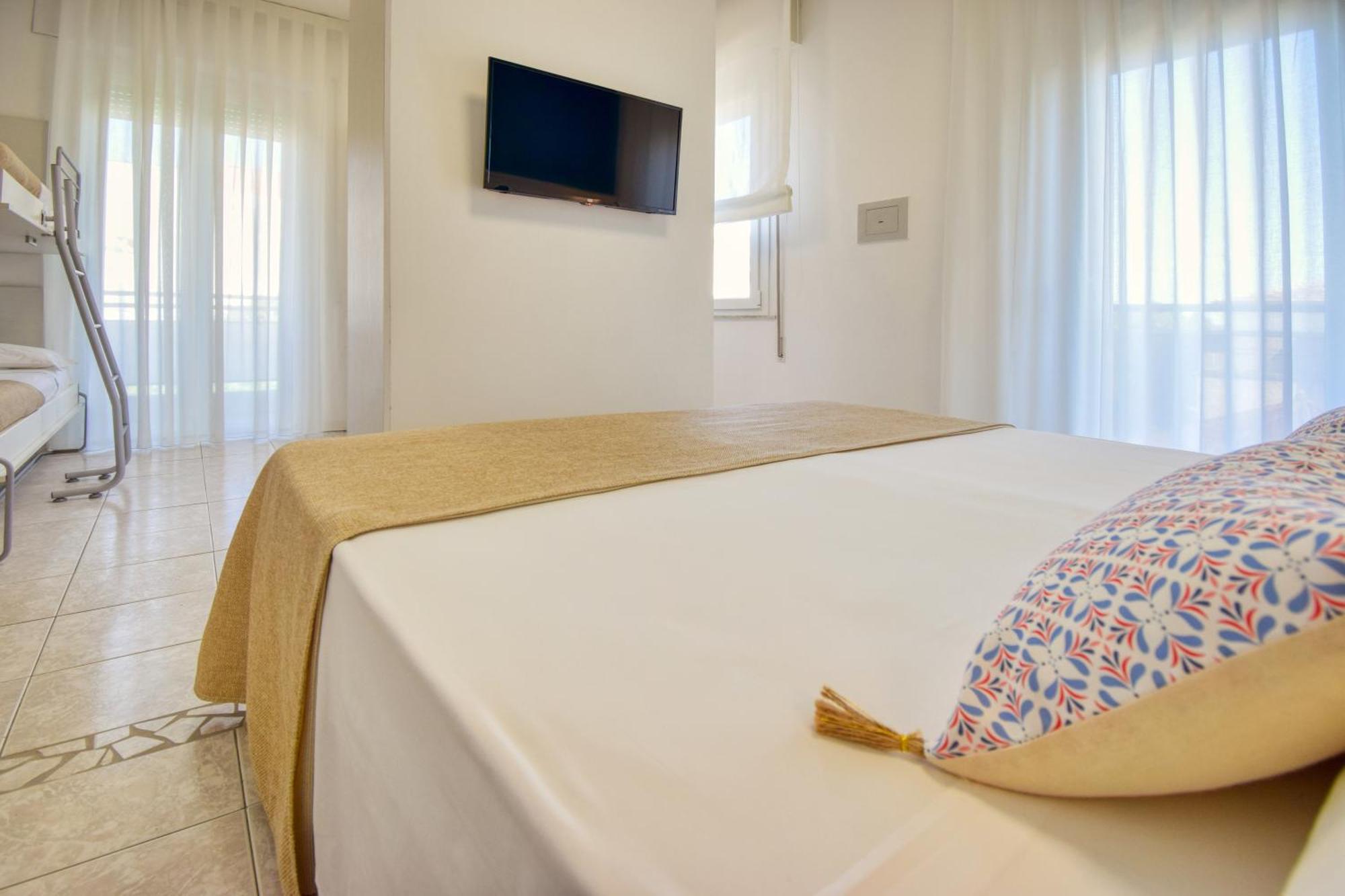 Ambra Hotel Cattolica Esterno foto