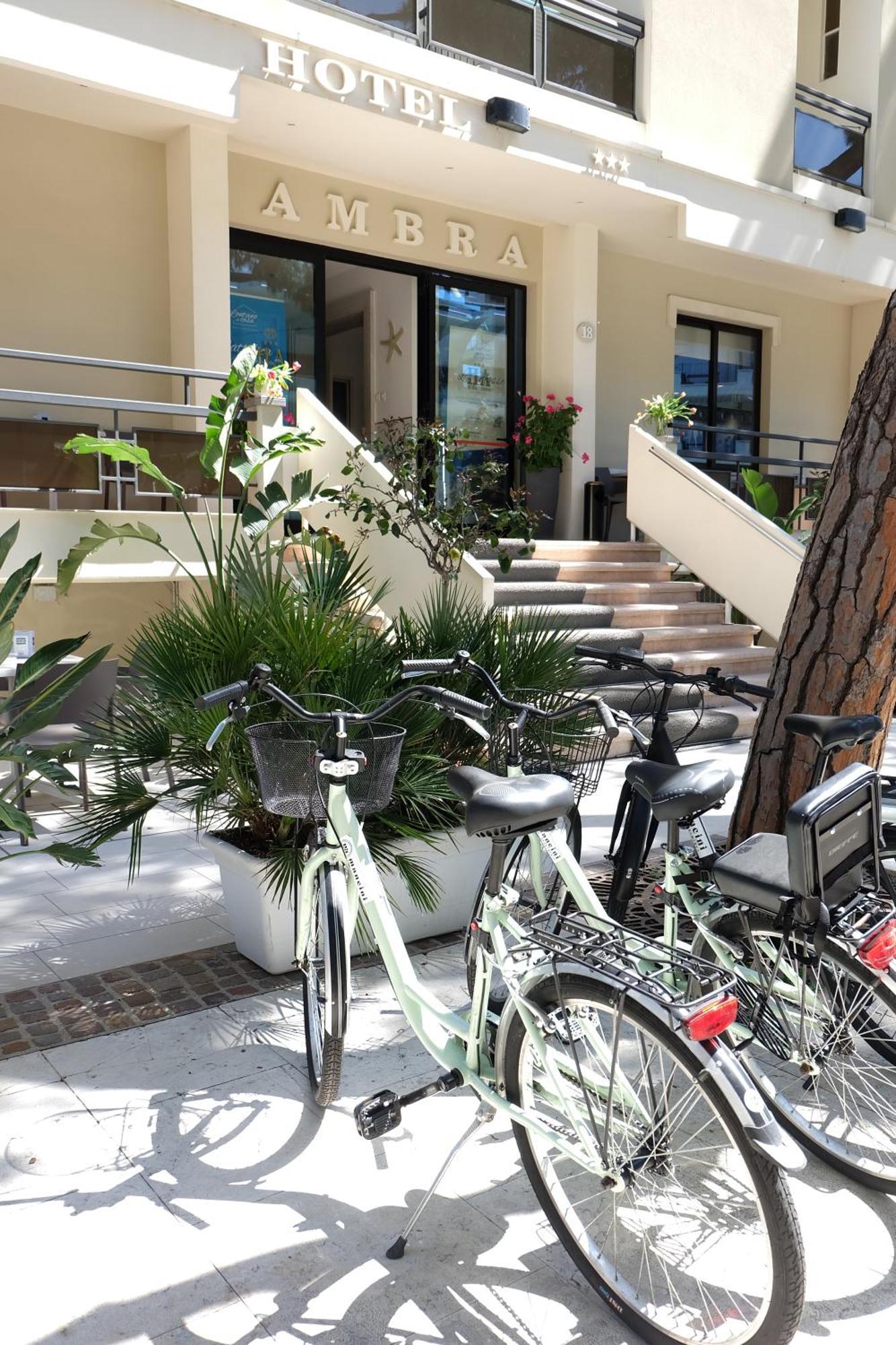 Ambra Hotel Cattolica Esterno foto