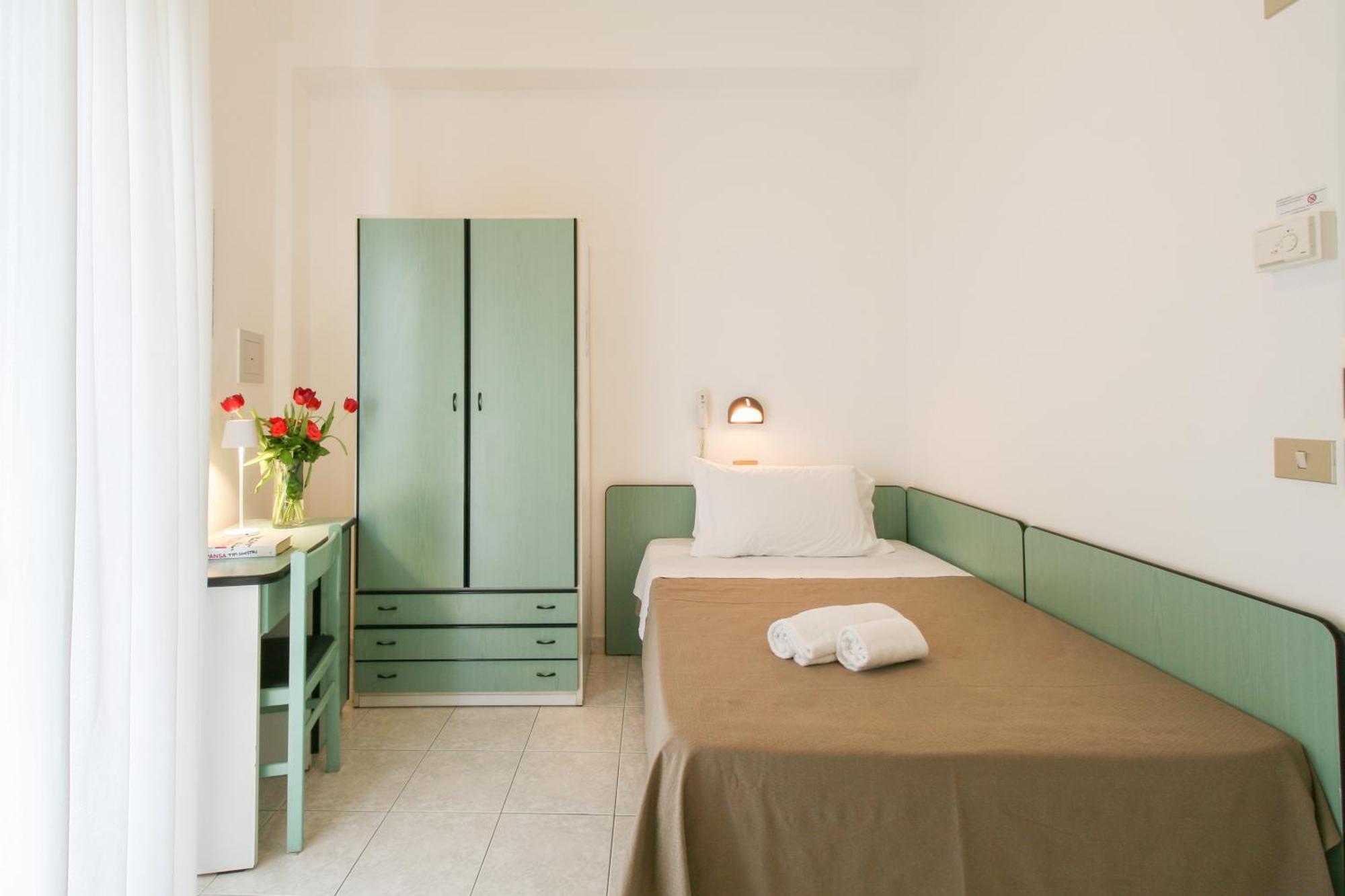 Ambra Hotel Cattolica Esterno foto