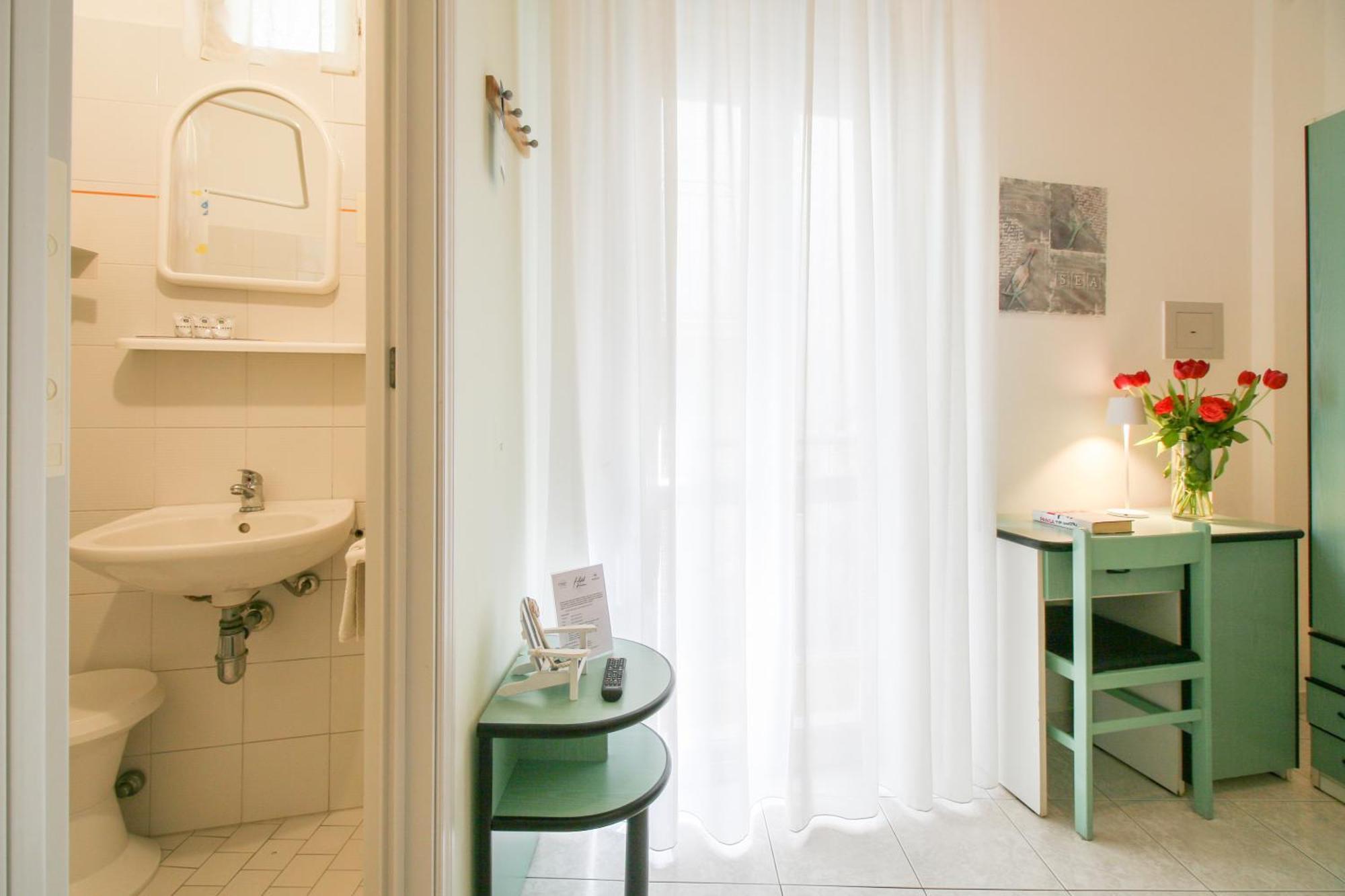Ambra Hotel Cattolica Esterno foto